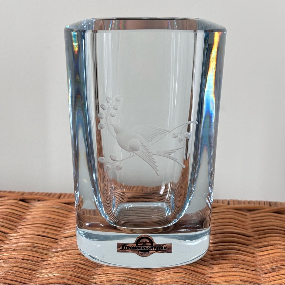Vintage Art Glass Decor Vase Strombergshyttan Sweded with Etched Bird & Leaves